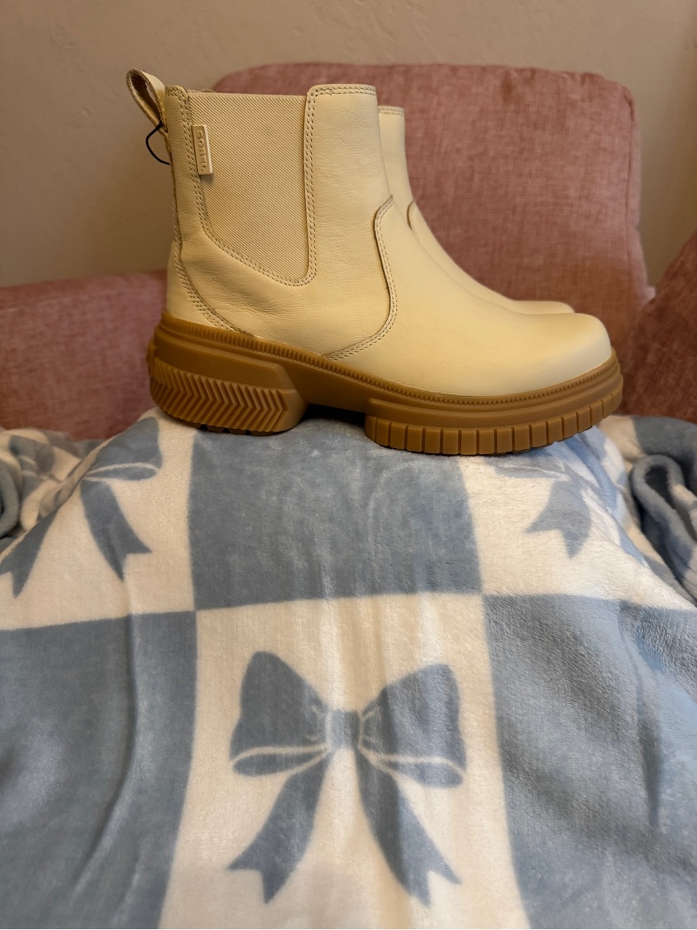 SOREL waterproof Cream Chelsea Boots with Tan Sole NWOT